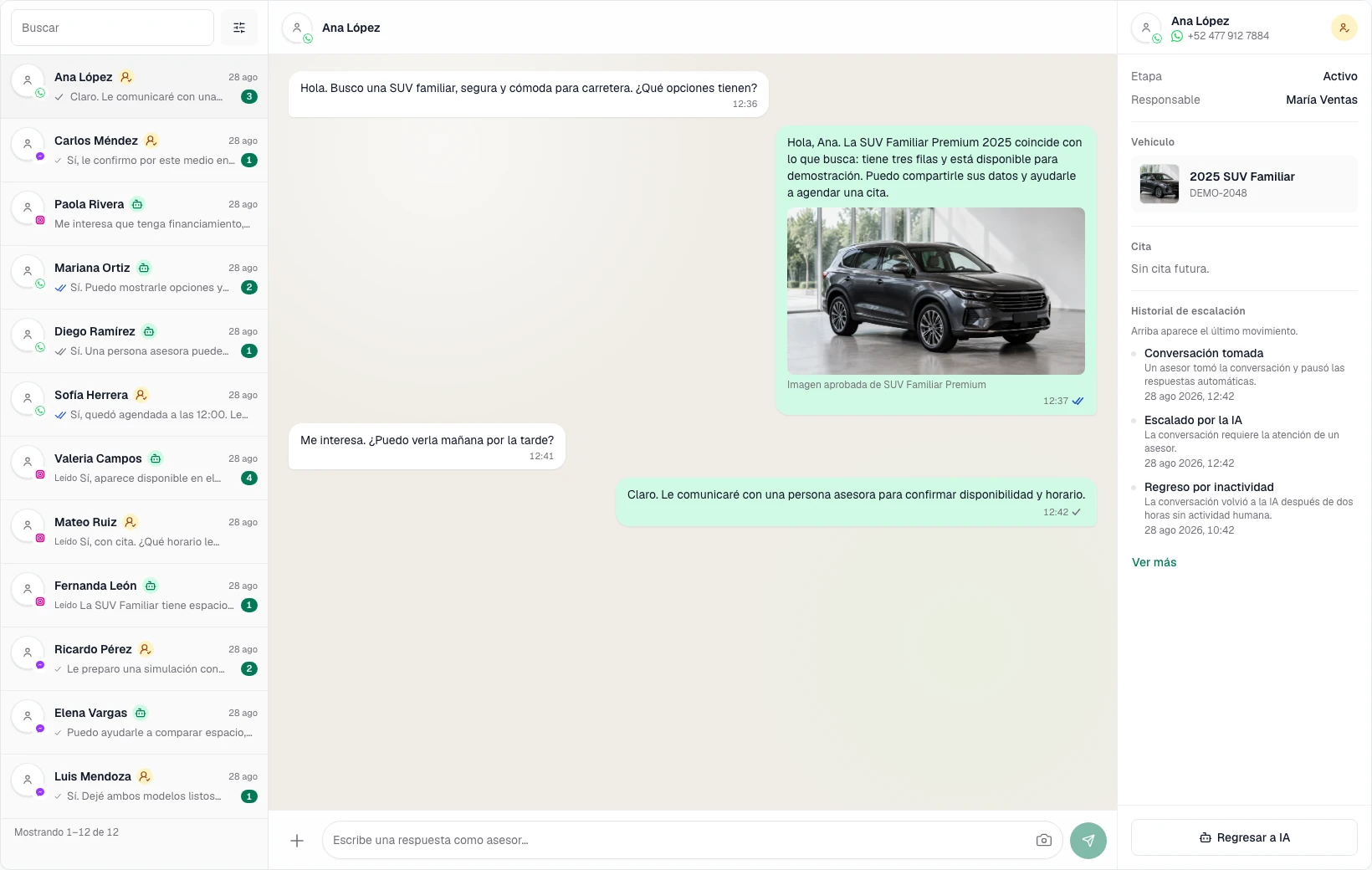 Bandeja real del CRM de Manejo con doce conversaciones de demostración entre WhatsApp, Instagram y Messenger